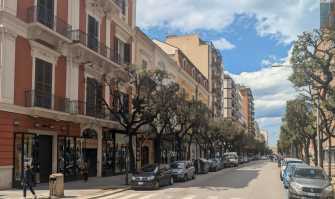 Bari, un giro su corso Cavour: nostalgica via dello shopping rimasta uguale a se stessa
